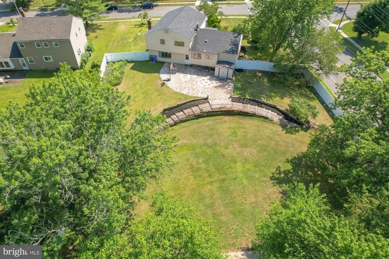 701 Crestbrook Ave - Photo 2 of 45