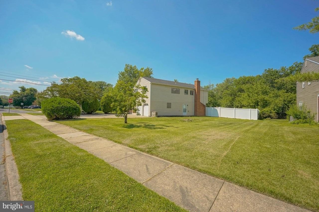 701 Crestbrook Ave - Photo 5 of 45