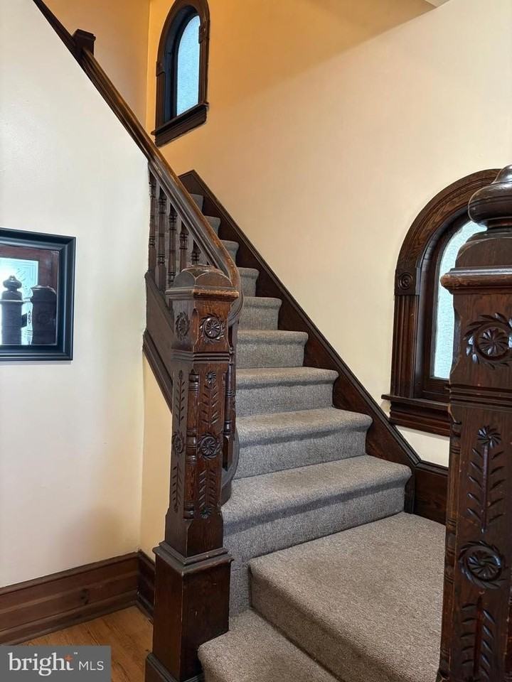 330 Broad St - Photo 3 of 24