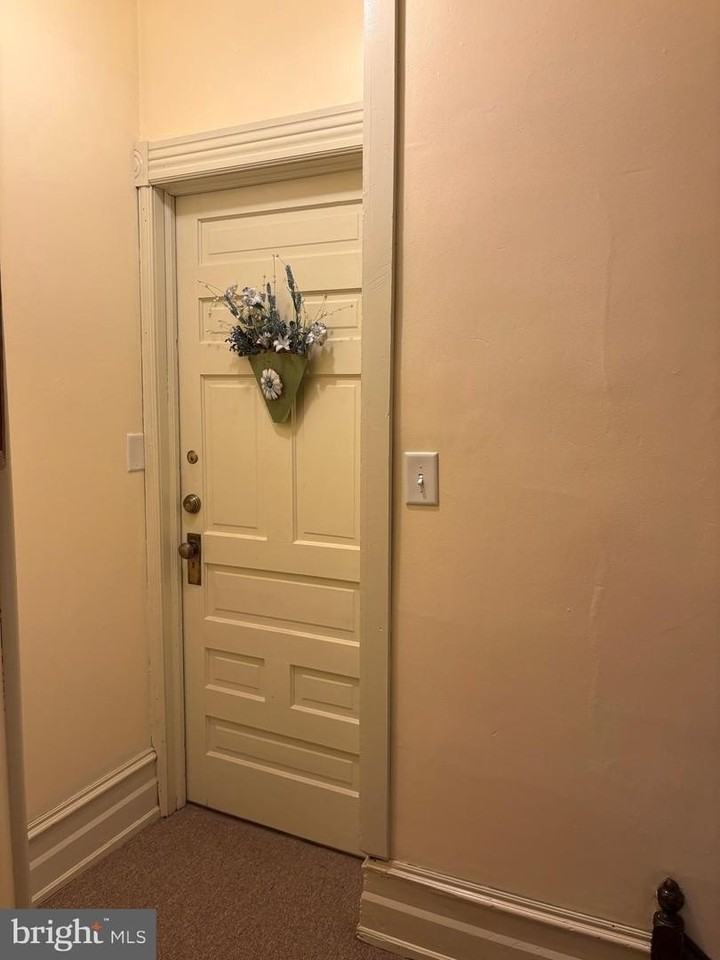 330 Broad St - Photo 5 of 24