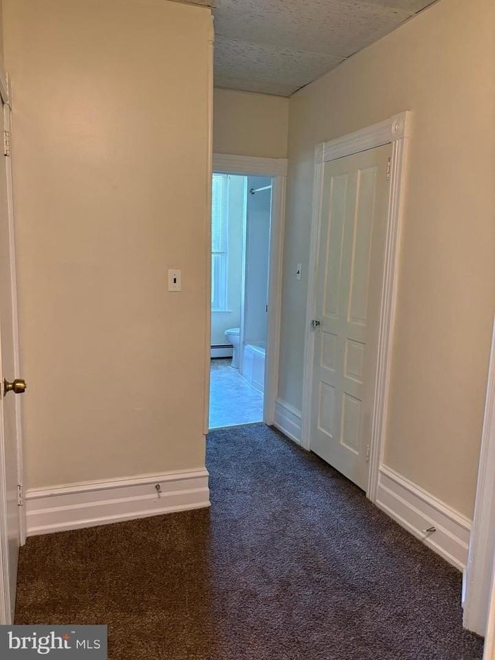 330 Broad St - Photo 6 of 24
