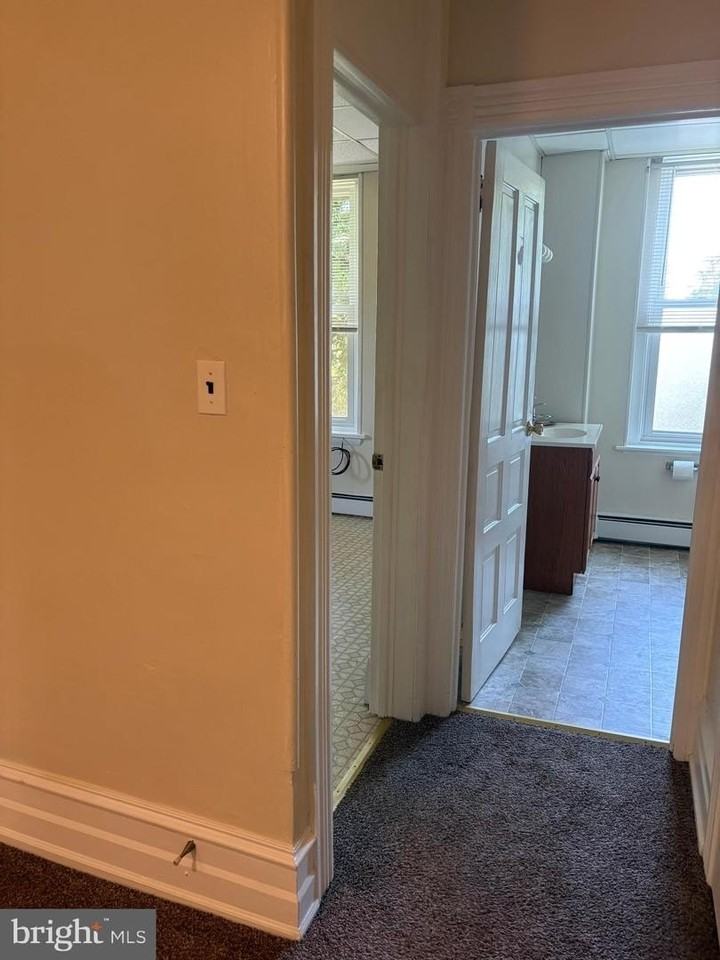 330 Broad St - Photo 7 of 24