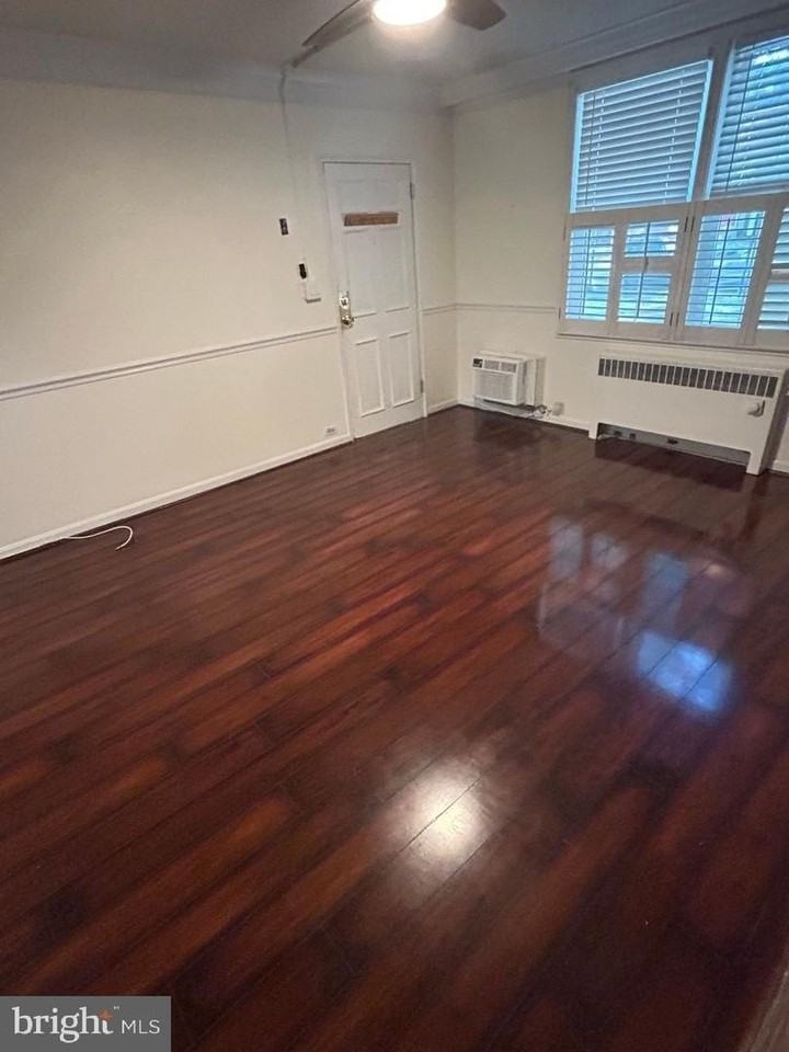 230 N Thomas St - Photo 3 of 8