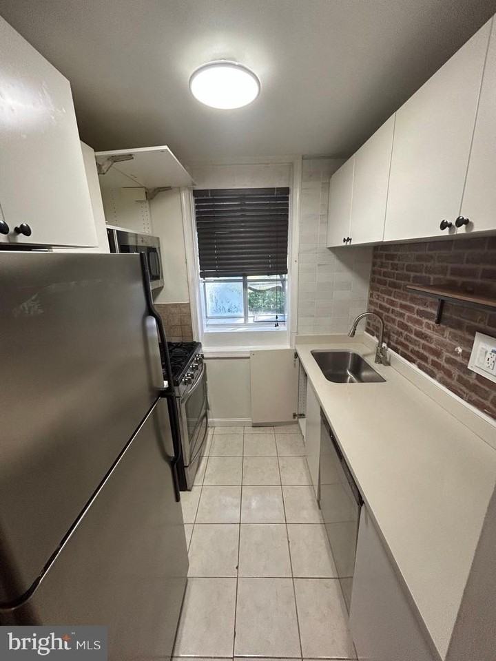230 N Thomas St - Photo 6 of 8