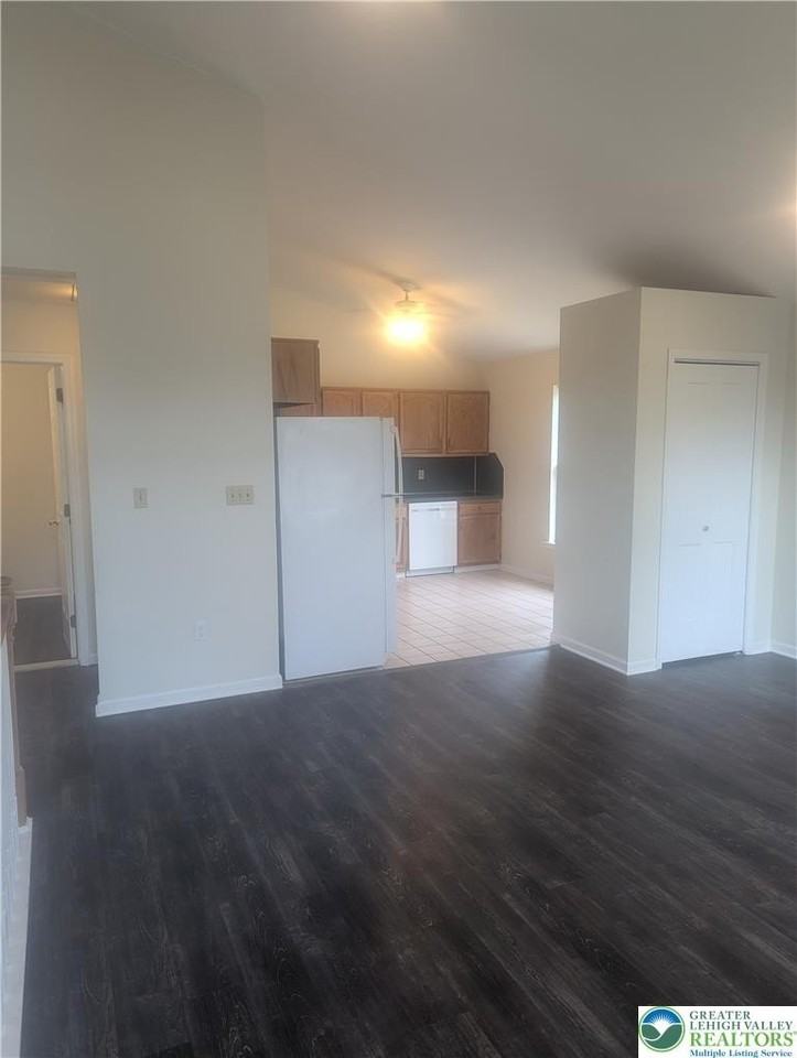 1040 N 13th St #B - Photo 2 of 9