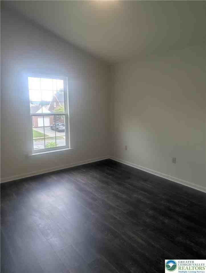 1040 N 13th St #B - Photo 6 of 9