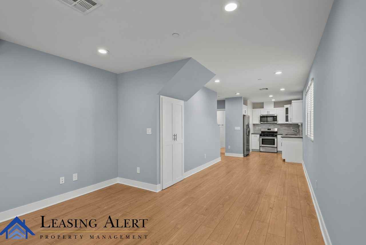 1957 1/2 N Vista Del Mar Ave #1 - Photo 2 of 19
