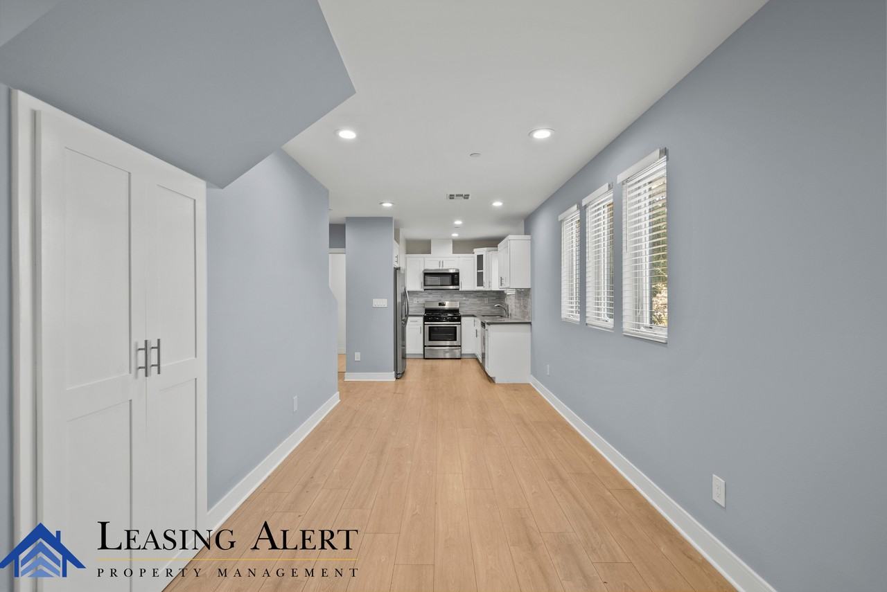 1957 1/2 N Vista Del Mar Ave #1 - Photo 3 of 19