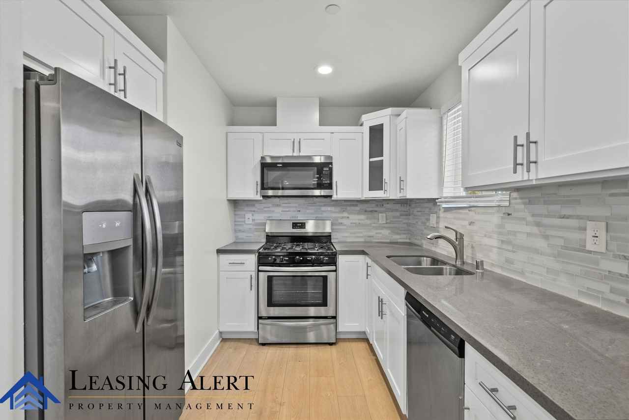 1957 1/2 N Vista Del Mar Ave #1 - Photo 4 of 19