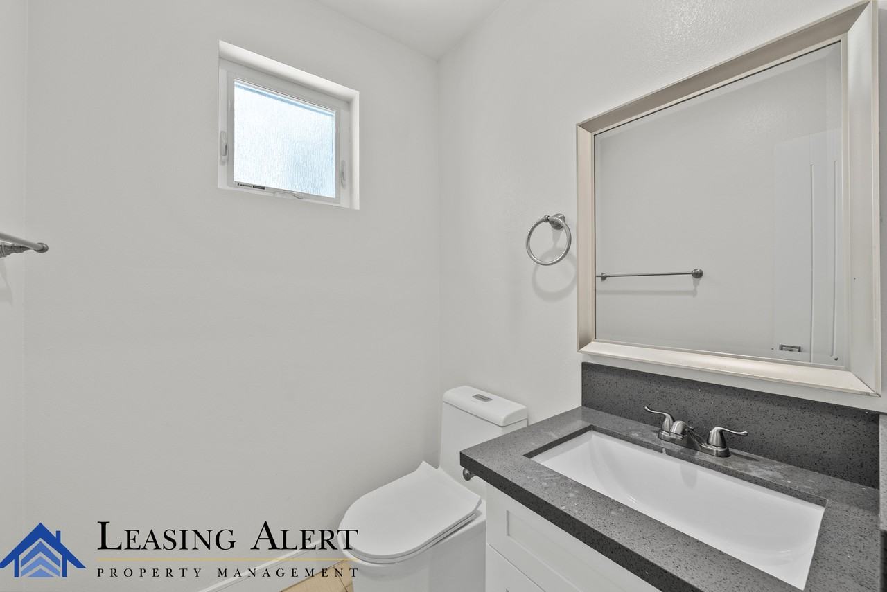 1957 1/2 N Vista Del Mar Ave #1 - Photo 7 of 19