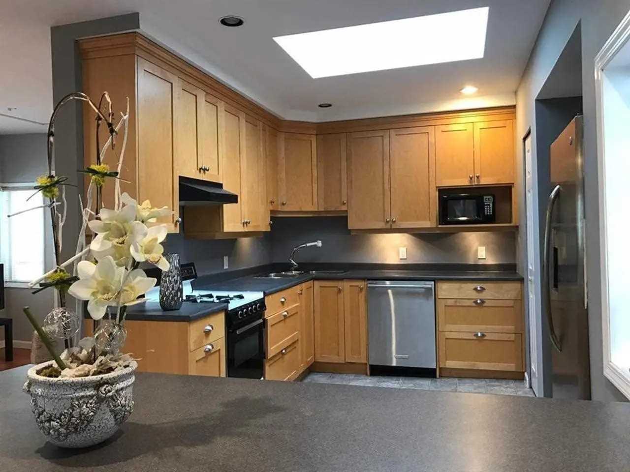 1685 Philip Avenue - Photo 4 of 11