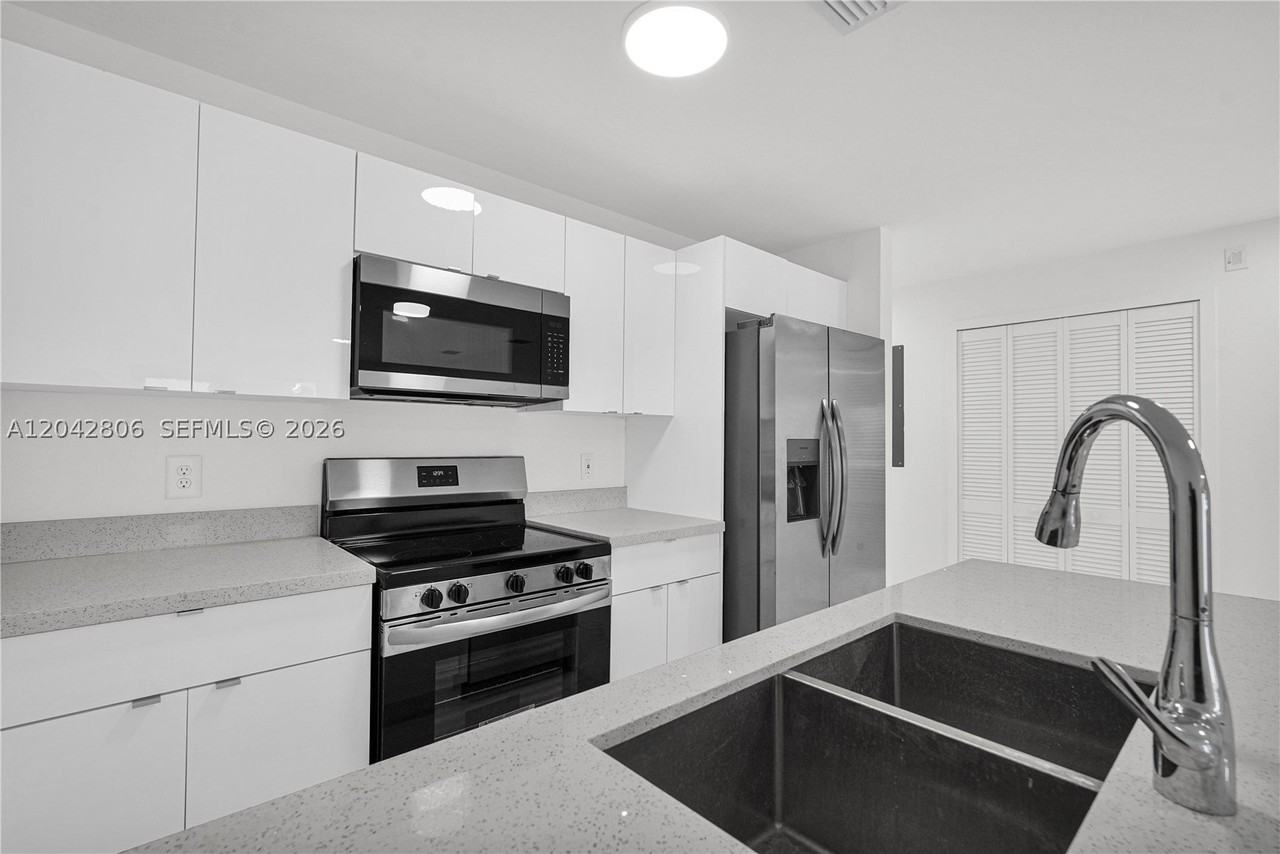 2729 Nw 44th St #2729 - Photo 3 of 12