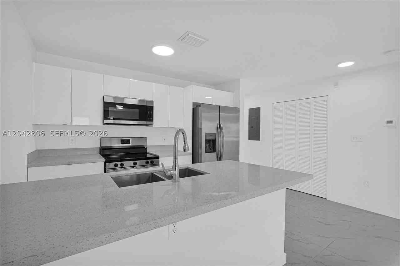 2729 Nw 44th St #2729 - Photo 4 of 12