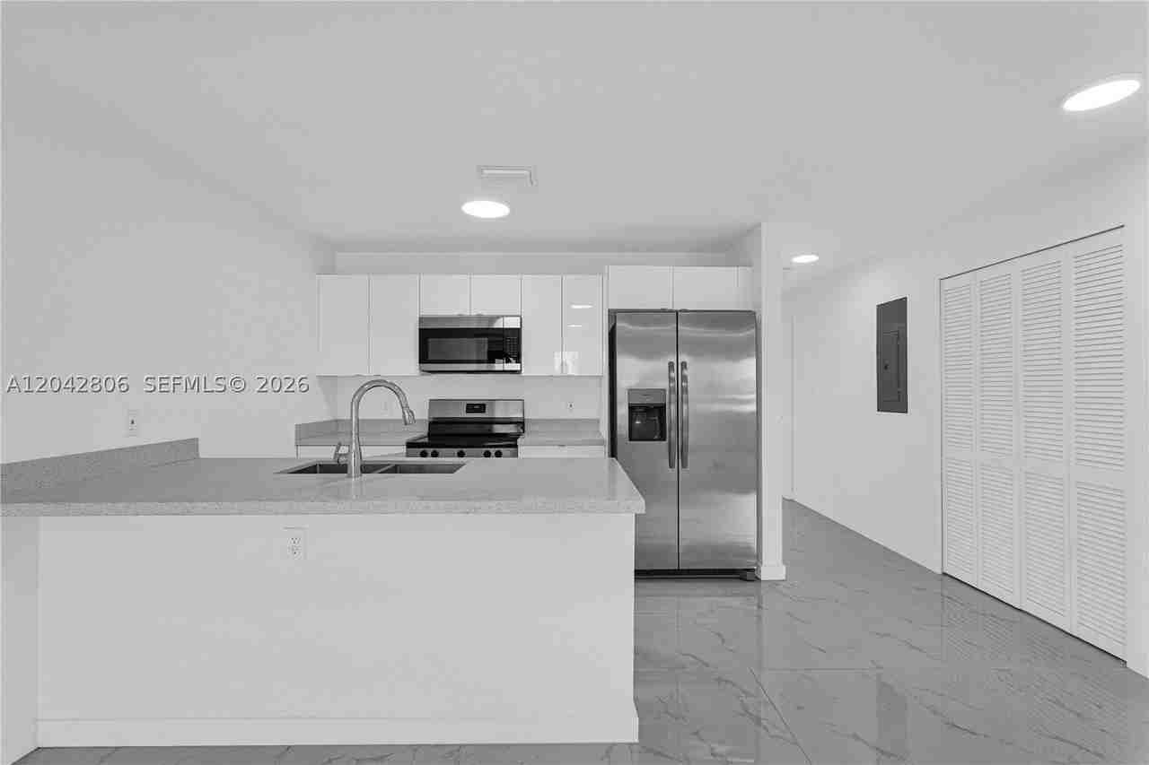 2729 Nw 44th St #2729 - Photo 5 of 12