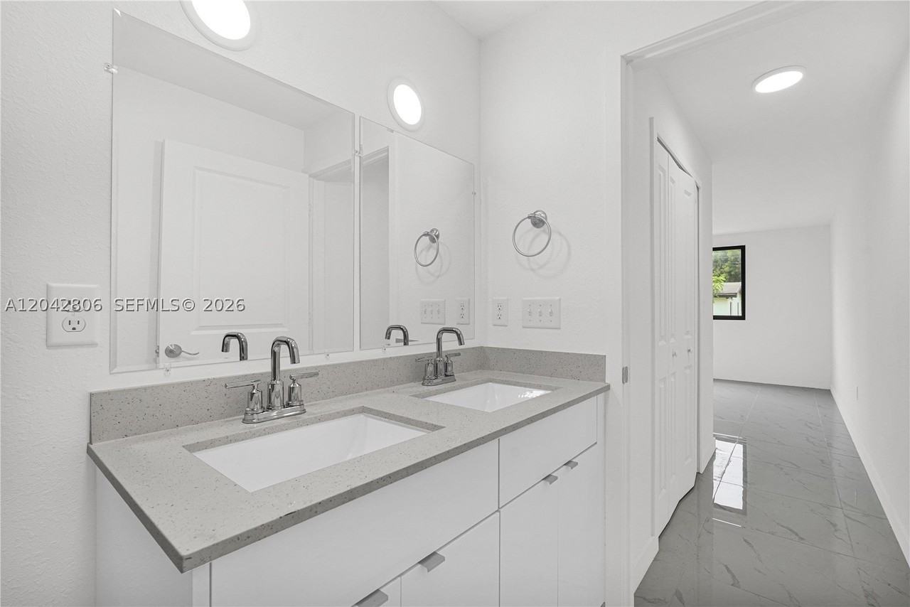 2729 Nw 44th St #2729 - Photo 7 of 12