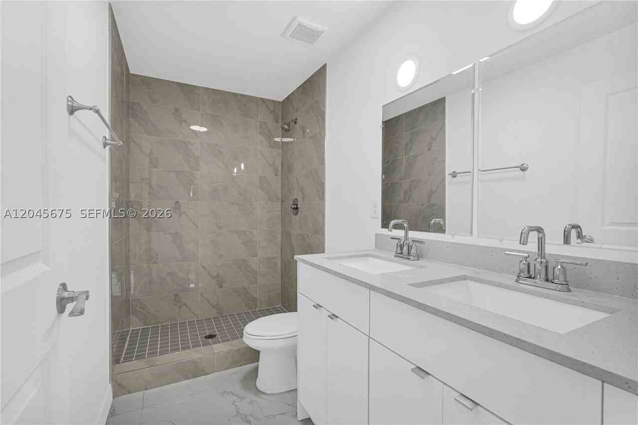 2731 Nw 44th St #2731 - Photo 7 of 11