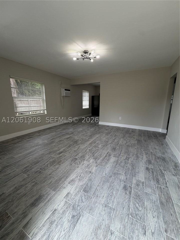 1140 Ne 1st Ave #1140 - Photo 2 of 12