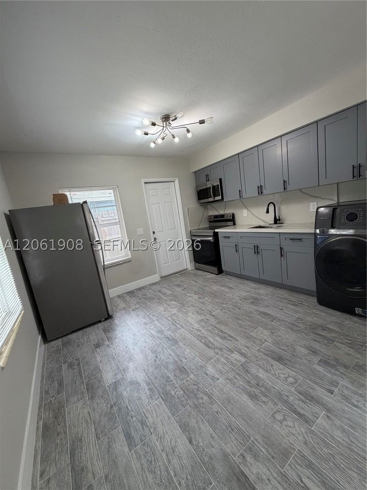 1140 Ne 1st Ave #1140 - Photo 4 of 12
