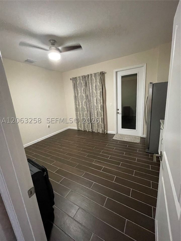 27928 Sw 133rd Ave #B - Photo 3 of 9