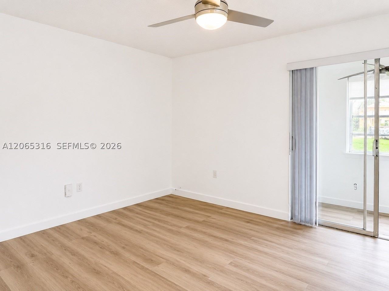 20311 Ne 2nd Ave #15 - Photo 6 of 19