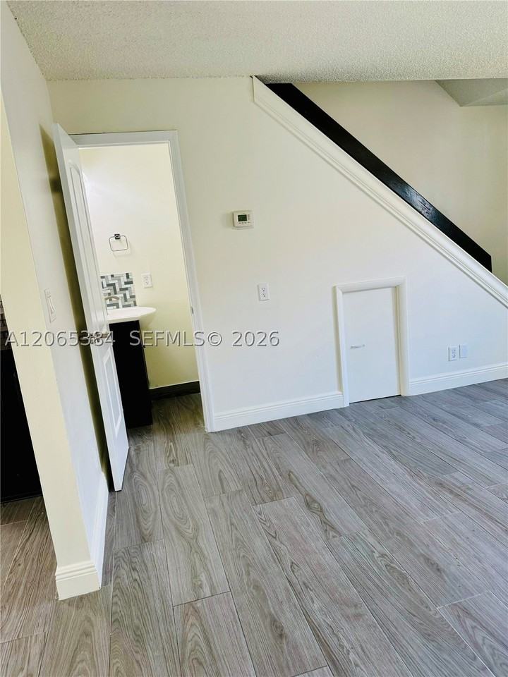 6625 Winfield Blvd #4D - Photo 5 of 28