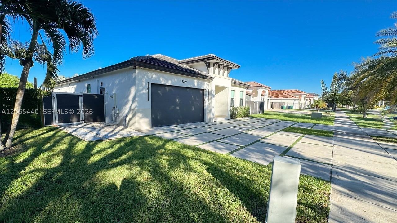 17320 Sw 92nd Ct #17320 - Photo 2 of 40