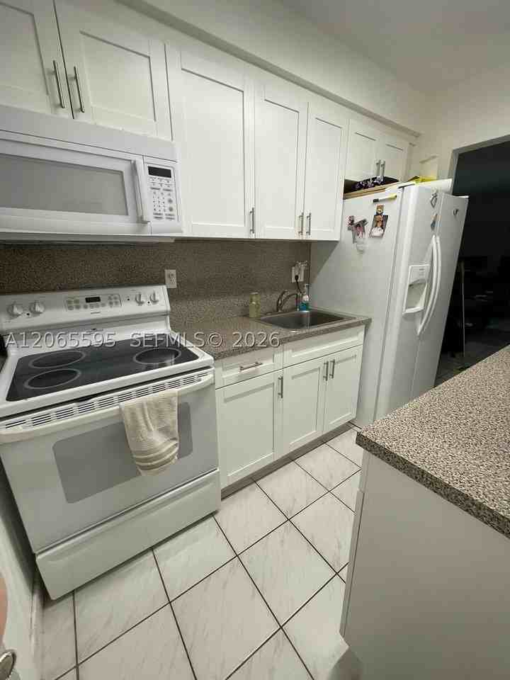 3551 Sw 11th St #7B - Photo 4 of 16