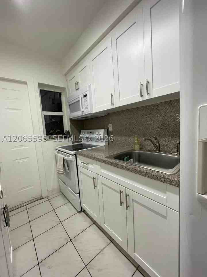 3551 Sw 11th St #7B - Photo 5 of 16