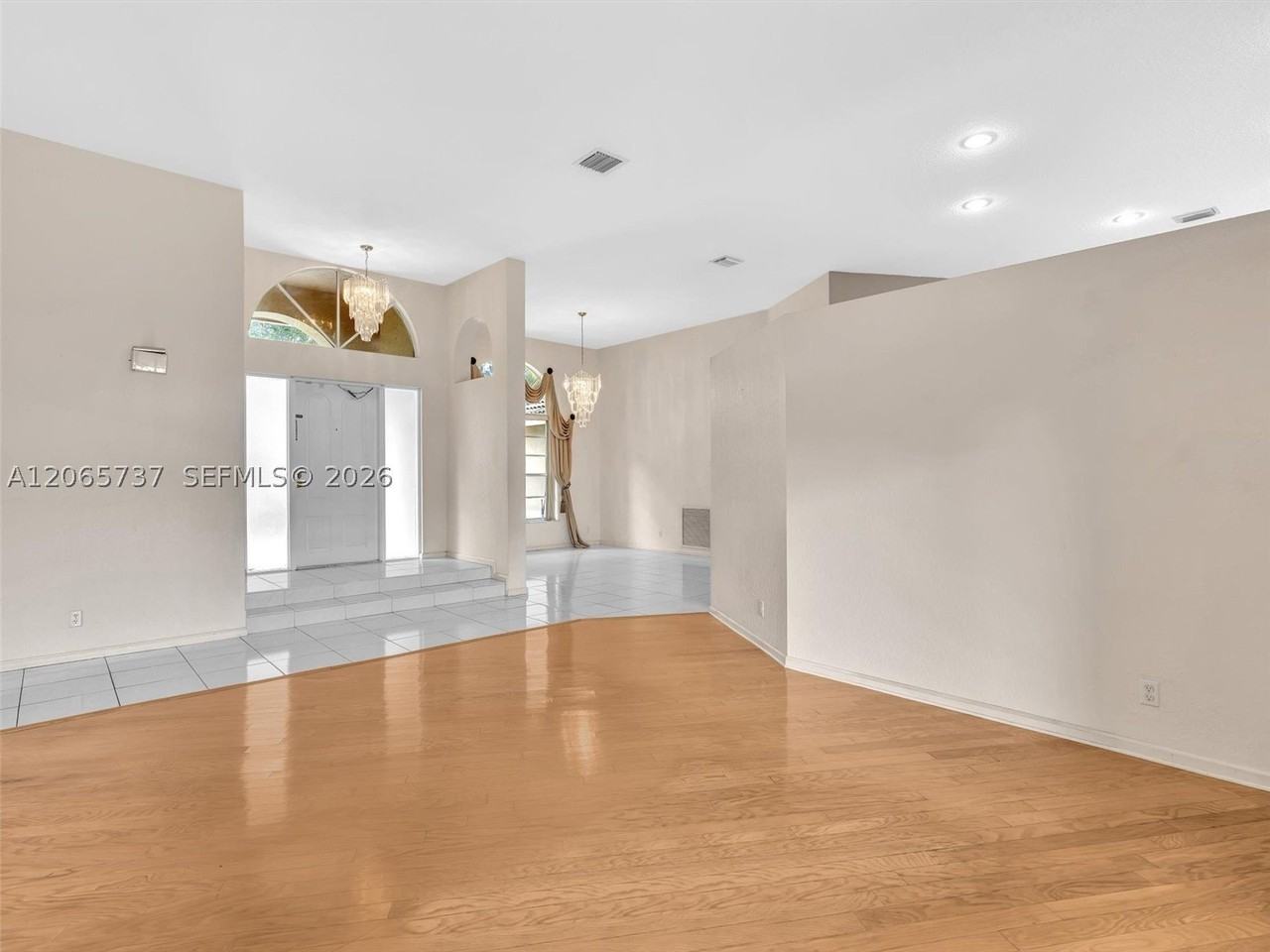 11335 Lake Shore Dr - Photo 3 of 34
