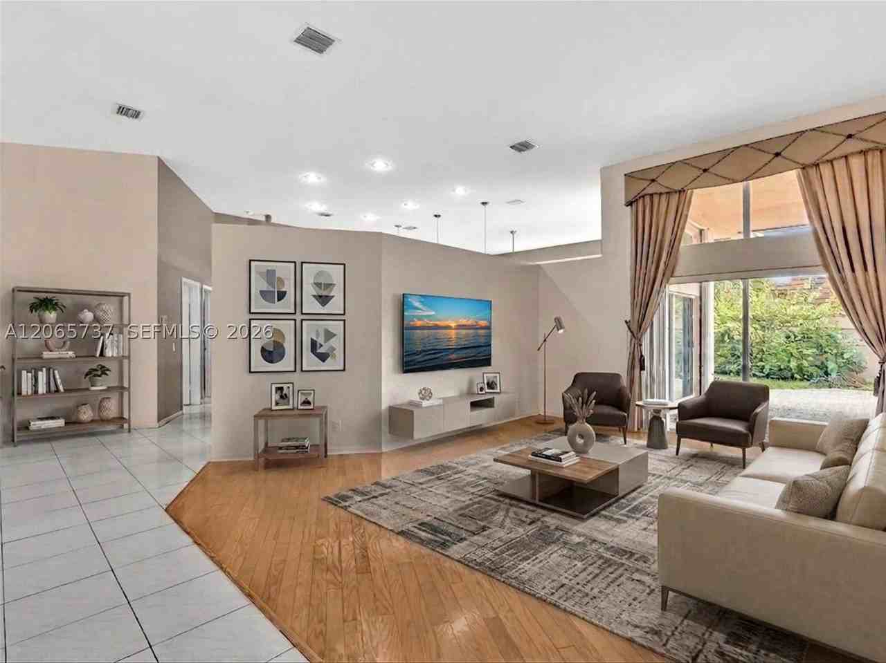 11335 Lake Shore Dr - Photo 4 of 34