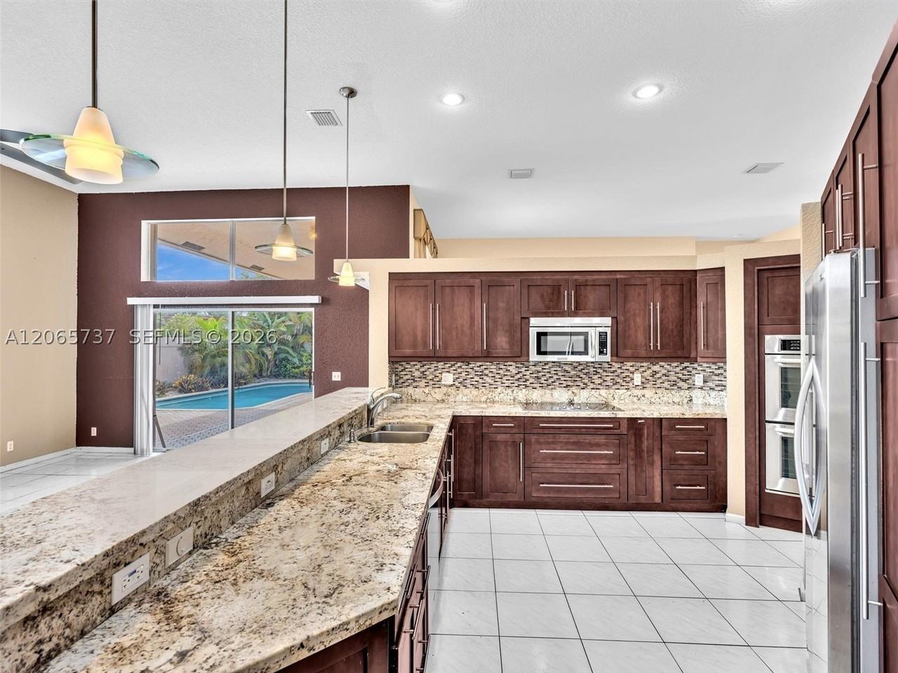 11335 Lake Shore Dr - Photo 6 of 34