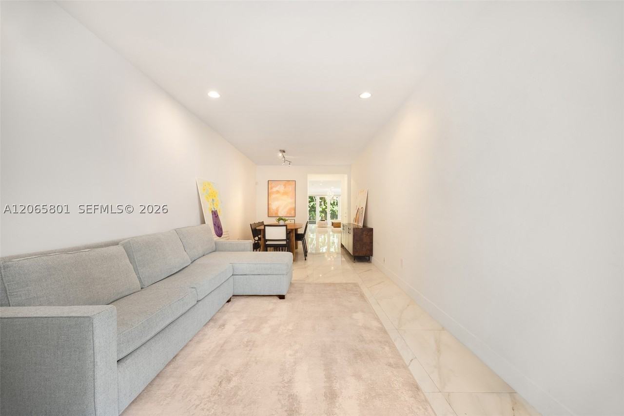 2938 Catalina St - Photo 2 of 25