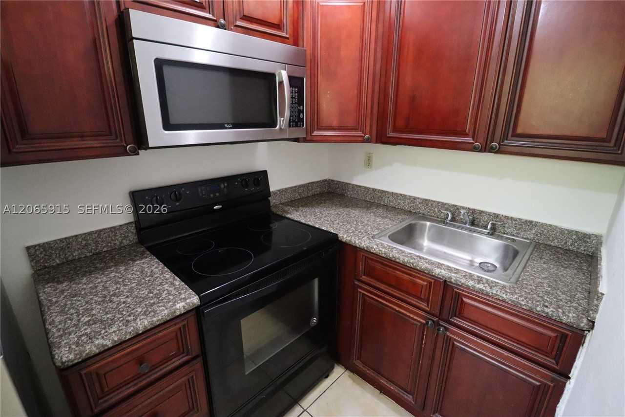 1341 Ne 5th Ter #3 - Photo 4 of 36