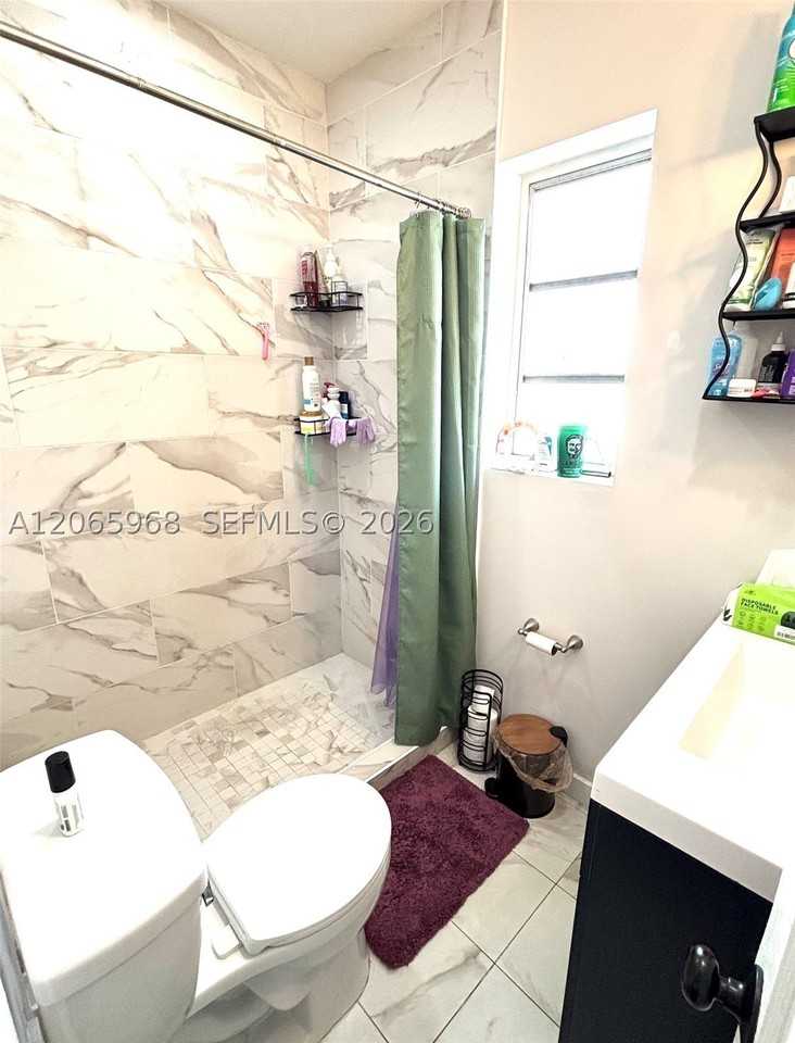 740 Sw 7th St #3 - Photo 5 of 13