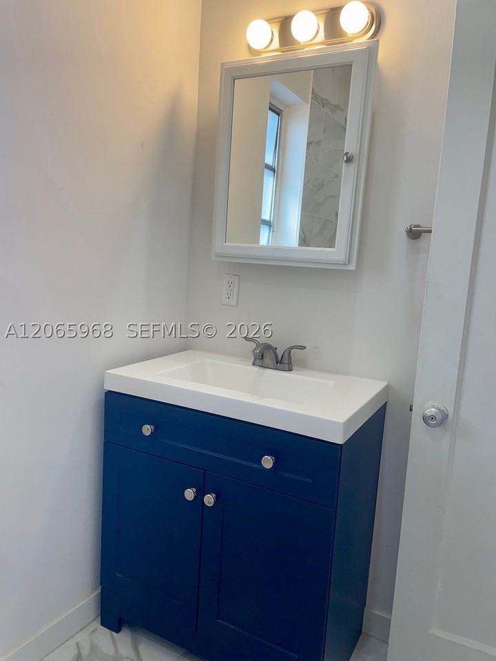 740 Sw 7th St #3 - Photo 6 of 13