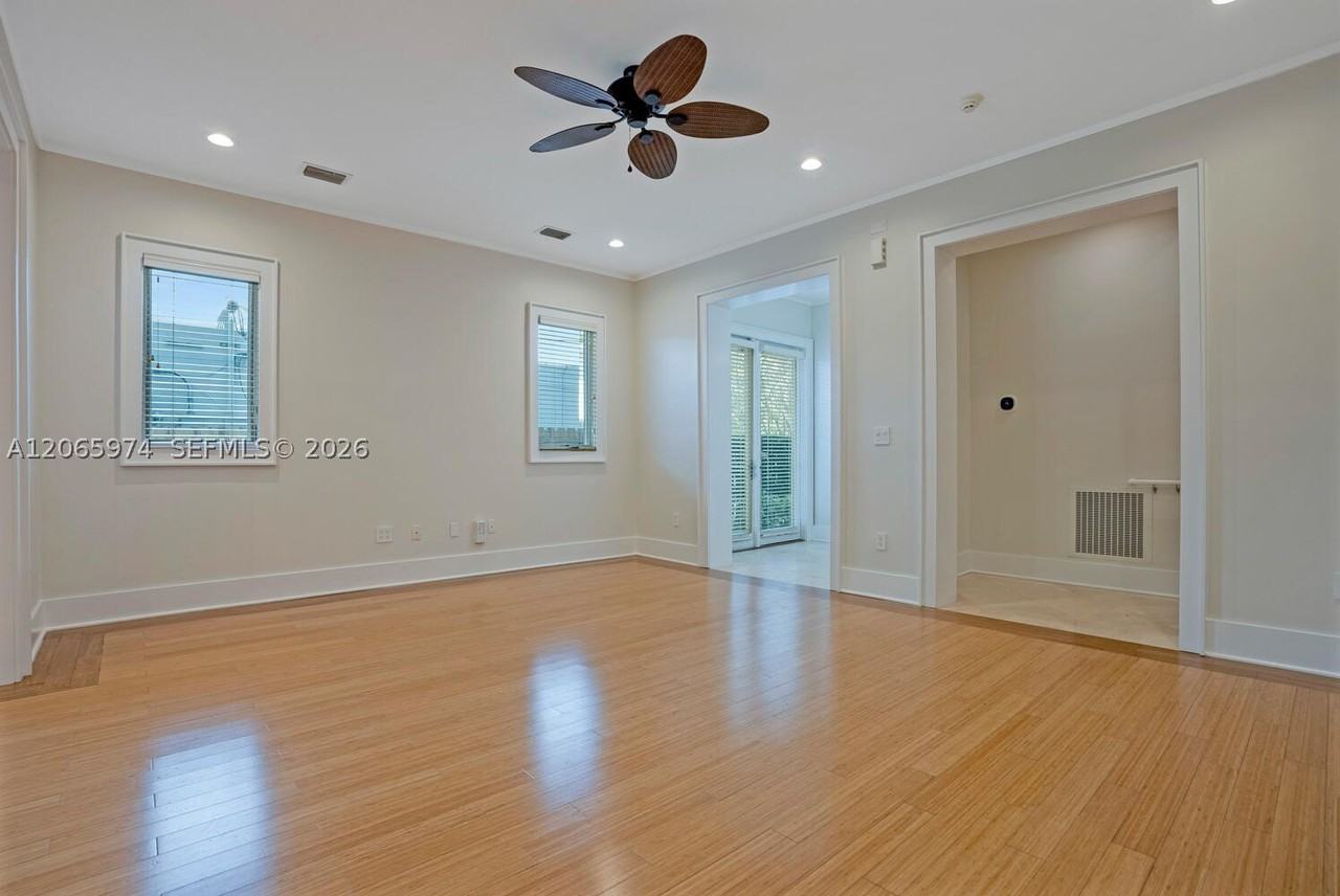 3072 Carter St - Photo 3 of 25