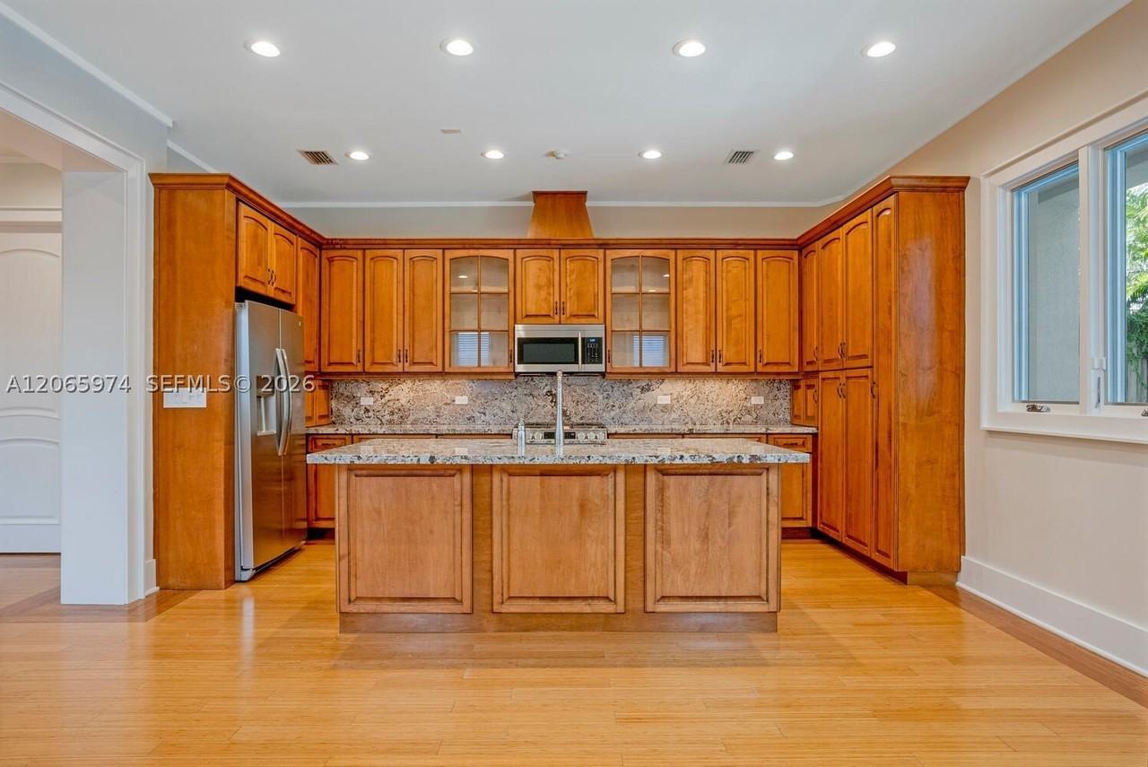 3072 Carter St - Photo 4 of 25