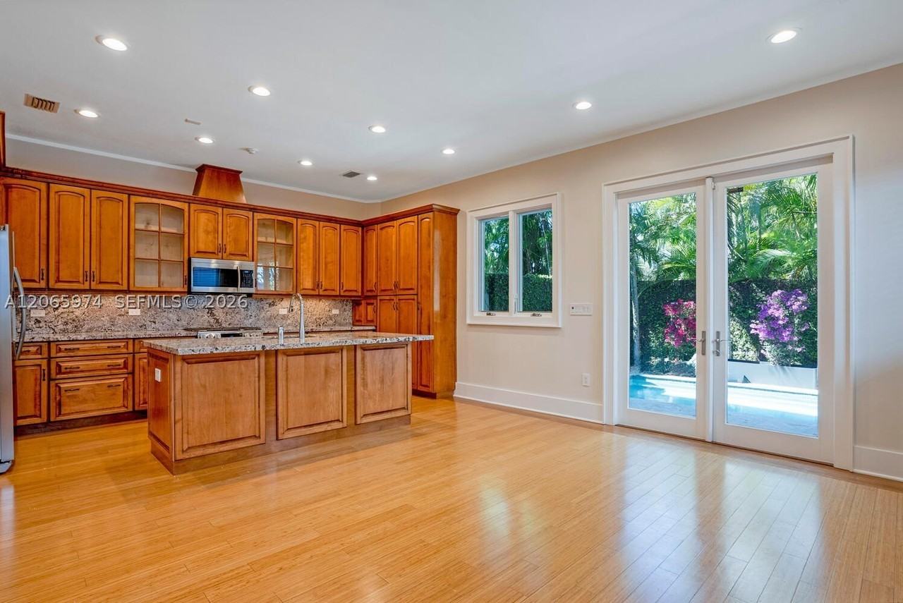 3072 Carter St - Photo 5 of 25