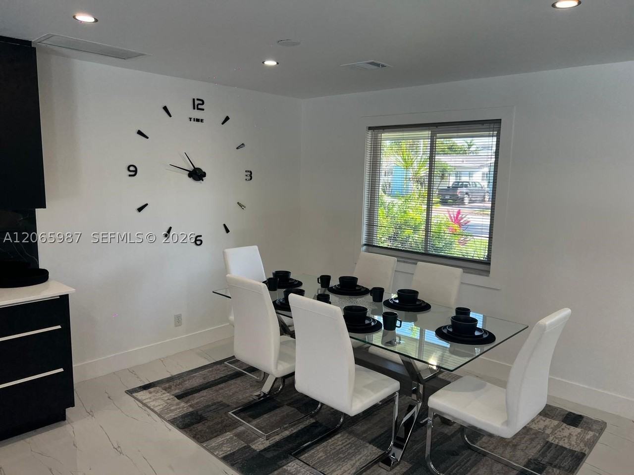 1112 N 13th Ave - Photo 5 of 17