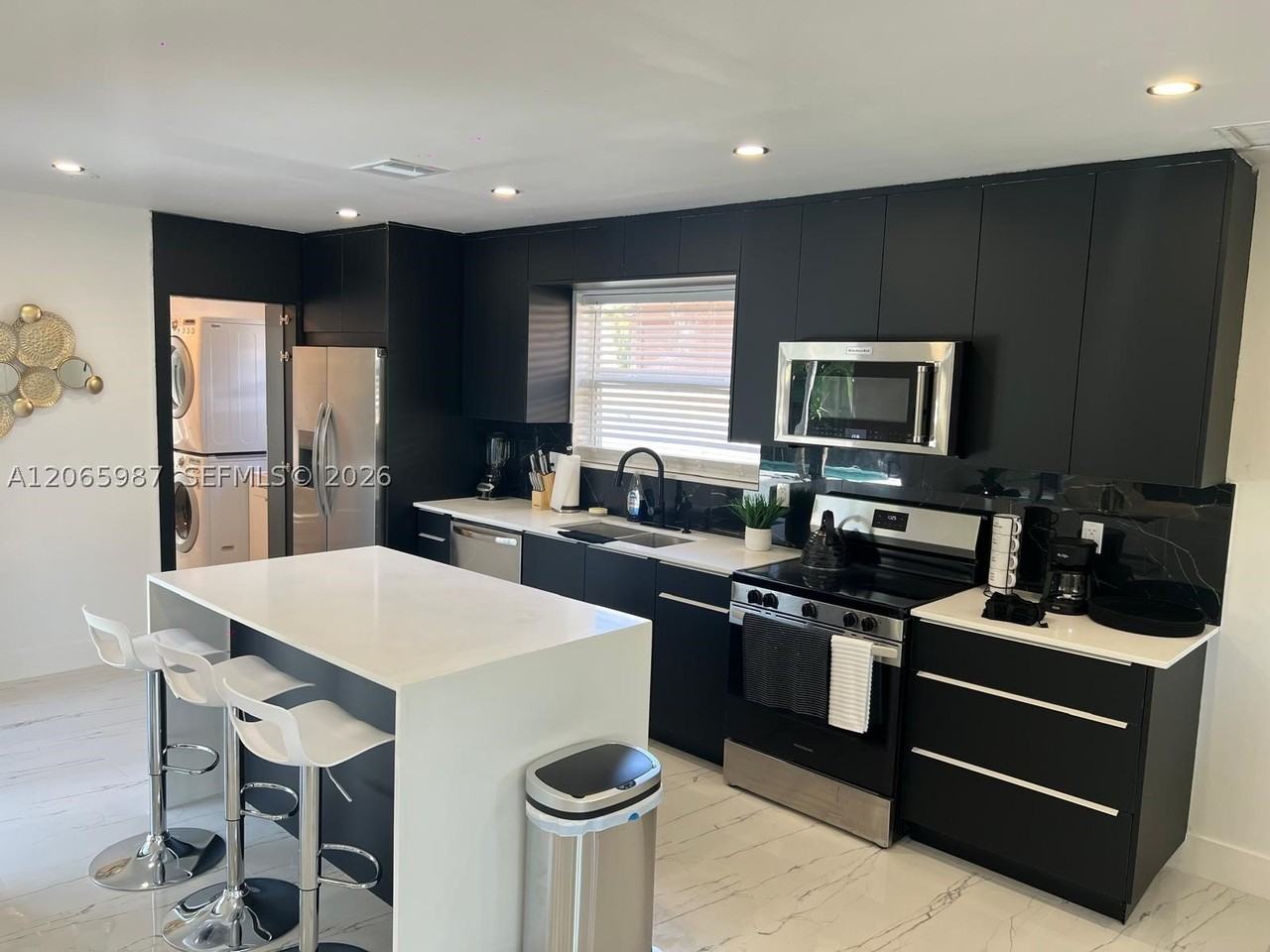 1112 N 13th Ave - Photo 6 of 17