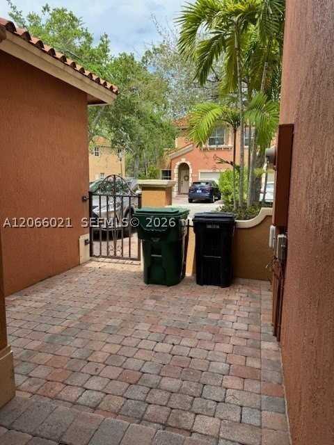 15242 Sw 30th Ter #15242 - Photo 5 of 50