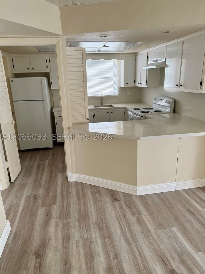 9390 E Bay Harbor Dr #10 - Photo 5 of 12