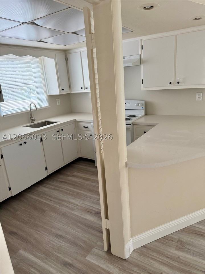 9390 E Bay Harbor Dr #10 - Photo 6 of 12