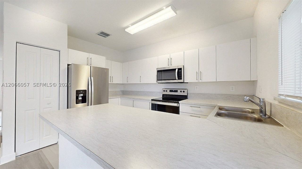 388 Nw 12th Pl #388 - Photo 7 of 17