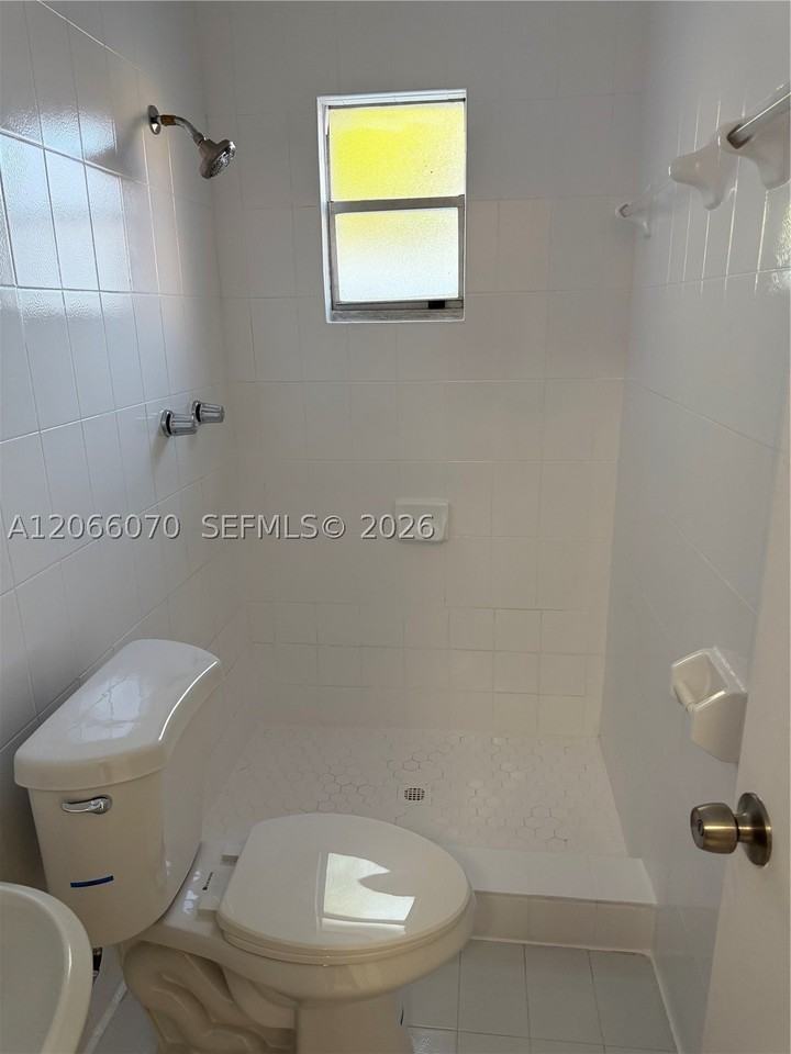1765 Sw 21st St #2 - Photo 7 of 10