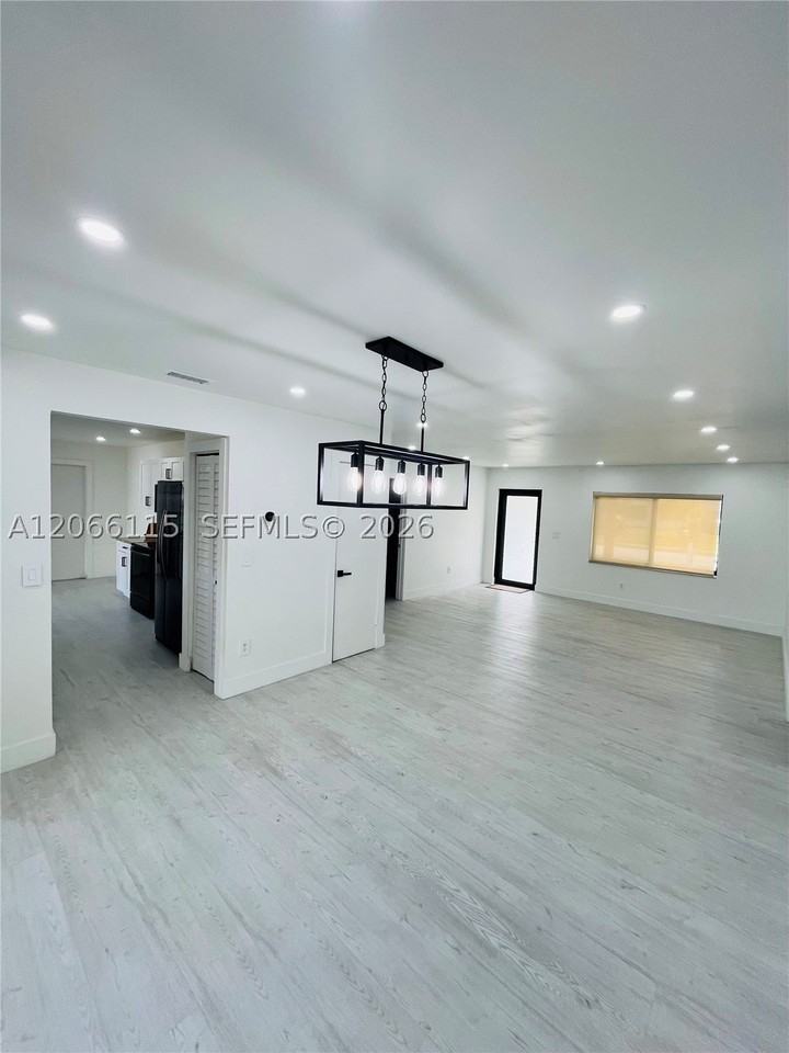 1707 S Curlew Ln - Photo 3 of 20