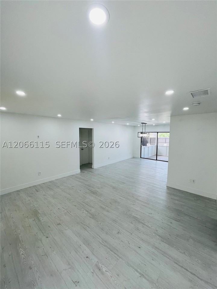1707 S Curlew Ln - Photo 4 of 20