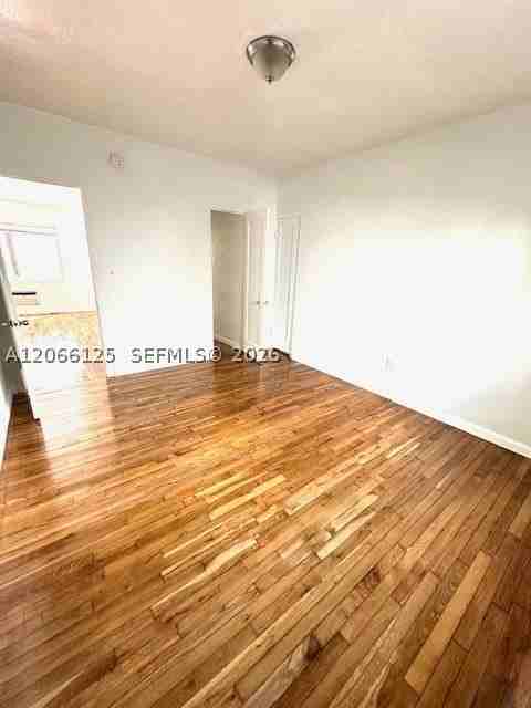 821 W 39th St #2 - Photo 5 of 10