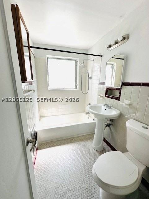 821 W 39th St #2 - Photo 6 of 10