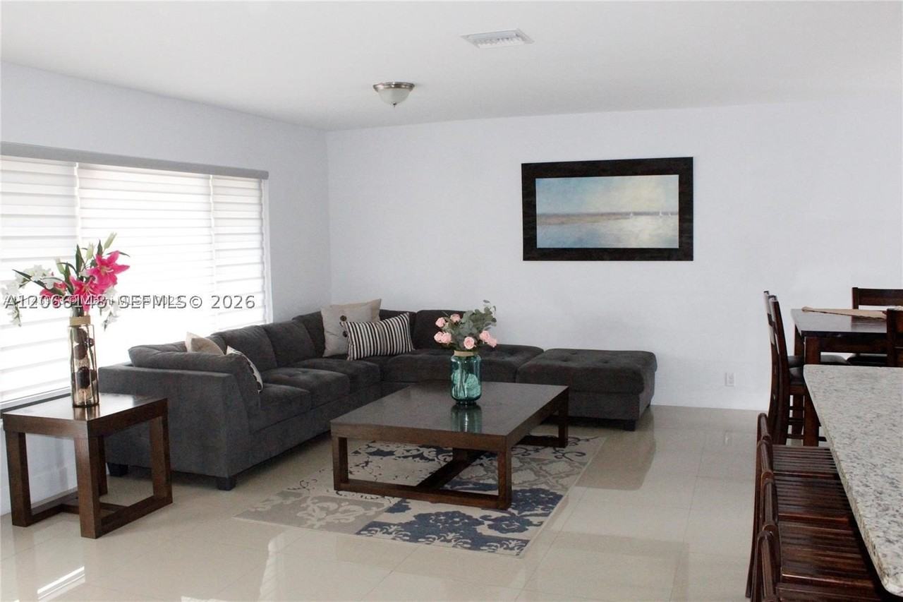 8811 Sw 54th Ter #8811 - Photo 4 of 15